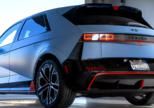 Audi TT RS kontra Hyundai Ioniq 5 N. Elektryk waży o 790 kg więcej, a i tak wygrał na torze