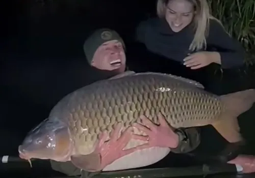 52 kilogramy. Wyciągnęli z wody rekordowego giganta