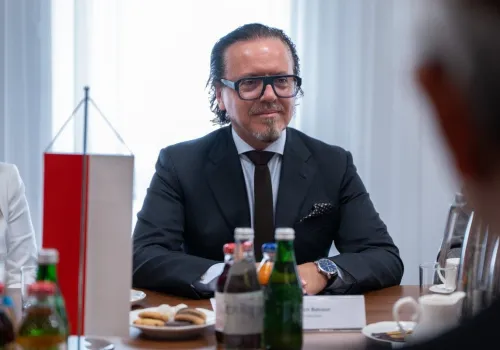 Balczun: rząd nie wyklucza zastosowania windfall tax na rynku gazu