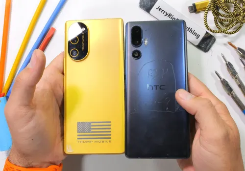 Złoty smartfon Trumpa pod lupą. To "patriotyczny" klon telefonu z Chin
