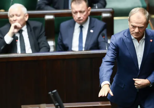 Kulisy gry Kaczyńskiego. Problem może mieć Nawrocki. "Tusk otwiera szampana"