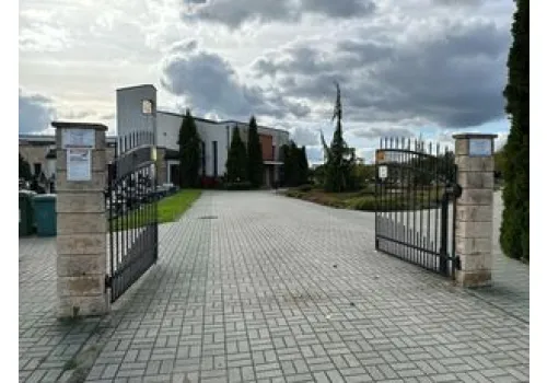 Wszystkich Świętych 2026 w Tarnowie. Groby bliskich będzie można odwiedzać przez całą dobę. Cmentarze komunalne wydłużają godziny otwarcia