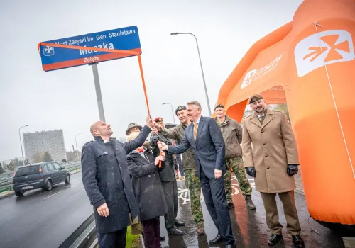 Żywy symbol pamięci i sojuszu. Most Załęski oficjalnie otrzymał imię generała Stanisława Maczka