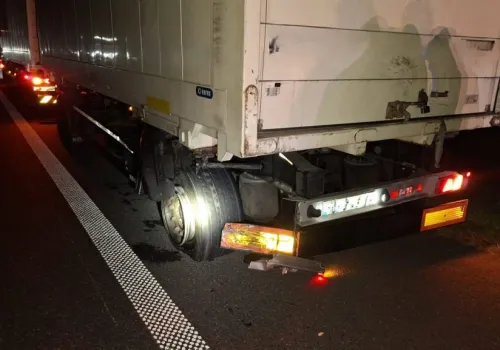 POWIAT NOWOTOMYSKI: Groźne zderzenie na 126. km A2
