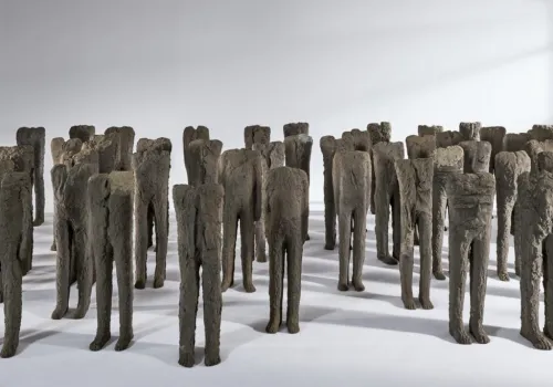 „Bambini” Magdaleny Abakanowicz w Zielonej Bramie