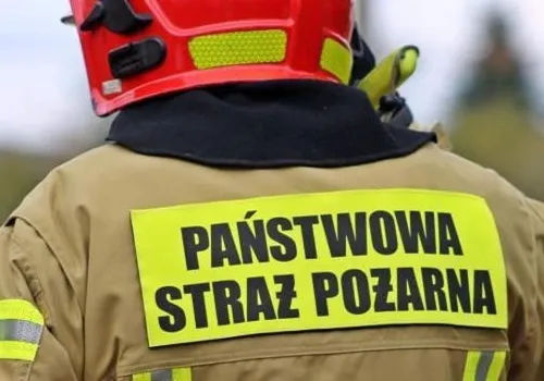 Duży pożar w Olsztynie. Ulica Bałtycka zablokowana, 14 zastępów walczy z ogniem