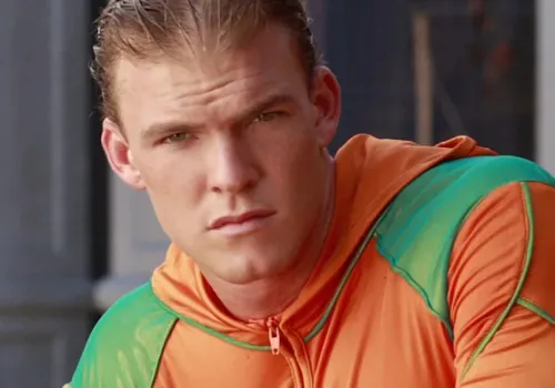 Tęsknicie za "Reacherem"? Oto 6 seriali z Alanem Ritchsonem, z którymi wytrwacie do powrotu hitu