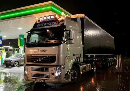 Limitowany rocznik 2011, z przebiegiem 1,8 mln km, wciąż na międzynarodówce