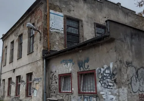 „Na festiwale są miliony, na dzieci nie ma”. Burza wokół domu dziecka w Łodzi