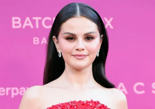 „Jeśli wapujesz albo masz taki zamiar, nie rób tego, to głupie. Zmieniło mi głos” – przestrzega Selena Gomez