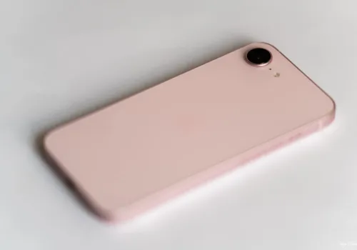iPhone 18e – układ A20 i lepszy aparat przedni, ale wciąż wyświetlacz 60 Hz?