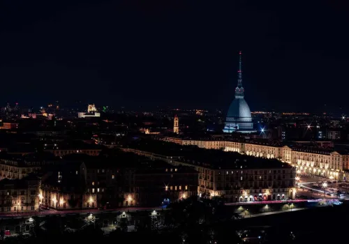 Mroczny Turyn. Prawdziwe zbrodnie, egzekucje i magia, której być może nigdy nie było
