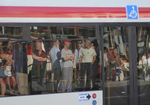"Nie przeszkadza mi dziecko w pociągu, tylko facet z piwerkiem albo śmierdzące stopy na siedzeniu"