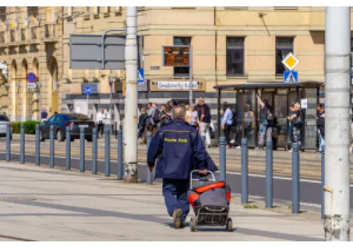 Listonosze z emeryturami i paczkami wkrótce mogą do nas nie dotrzeć. Branża mówi "dość"