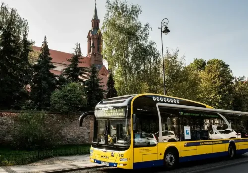 Dodatkowe linie, brak opłat. 𝐑𝐨𝐳𝐤ł𝐚𝐝 𝐣𝐚𝐳𝐝𝐲 𝐊𝐋𝐀 na Wszystkich Świętych