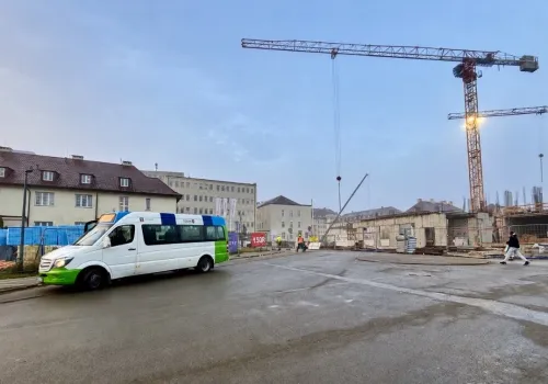 Całkowicie zamykają dotychczasowe wejście, autobusy pojadą dłuższą trasą. Duże zmiany na terenie szpitala przy Unii Lubelskiej