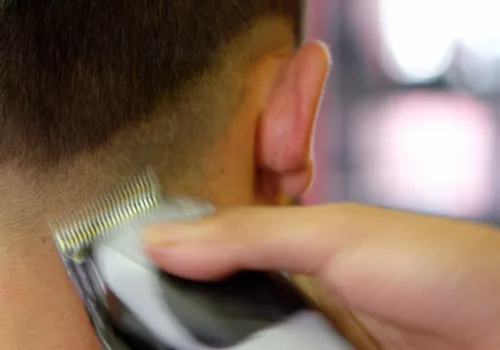 Kolejna ofiara TikToka. Nastolatek potrącony przez ciężarówkę podczas „haircut challenge”