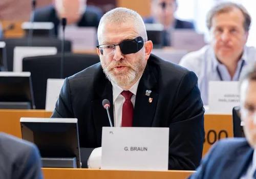 „Nie powinien ich zapraszać”. Sprzeciw rządu w sprawie RBN