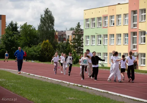 Za blisko 12 mln zł powstanie nowe boisko przy SP 9 w Łomży