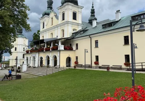 Około 50 km od Bieszczadów jest polska Jerozolima. Pielgrzymi i turyści przybywają tu od stuleci