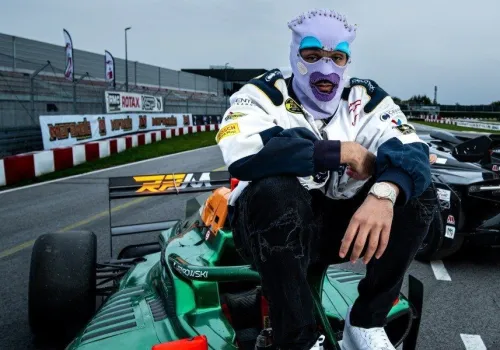 SVM!R „Switch” – w klipie wojskowe helikoptery i Formuła 1