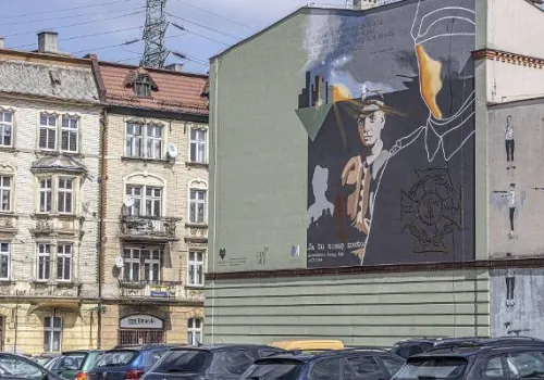 To jedna z najstarszych dzielnic Katowic, choć owiana jest złą sławą. Spacerujemy między kamienicami Załęża