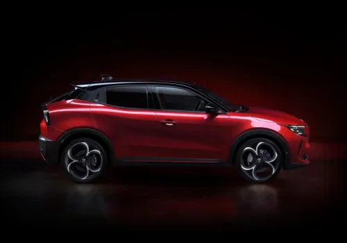Limitowana Alfa Romeo Junior z fotelami Sabelt. Tylko 120 sztuk