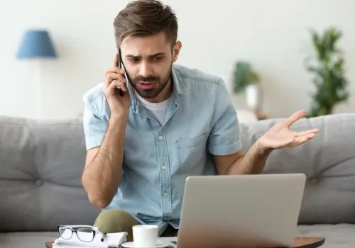 Po takim telefonie ze skarbówki podatnikom uginają się nogi. Radzimy, co zrobić