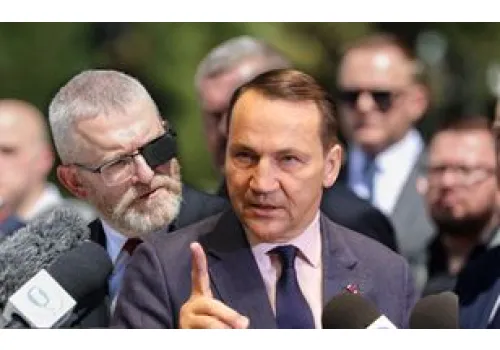 Spór o ludzi Brauna na RBN. Sikorski odpowiedział Nawrockiemu