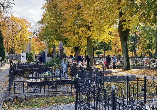 Wszystkich Świętych w powiecie krapkowickim. Nie każdy może przyjechać na grób bliskich