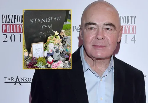 Grób Stanisława Tyma tonie w misiach. Wśród nich morze kwiatów i zniczy