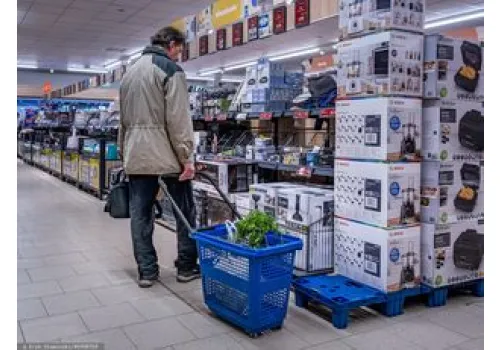 Sklepy zmieniają godziny otwarcia. Tak będą działały w piątek i sobotę
