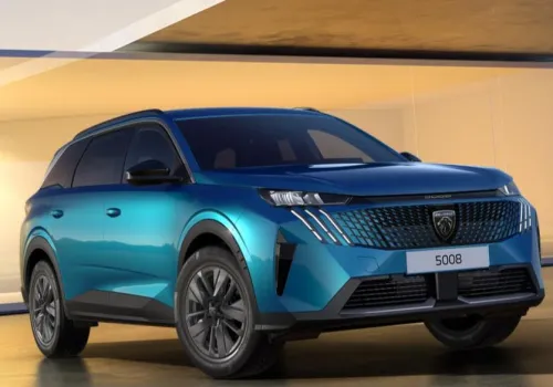 Najtańszy, spalinowy Peugeot 5008. Cena i wyposażenie 7-osobowego SUV-a końcem października 2026 r.