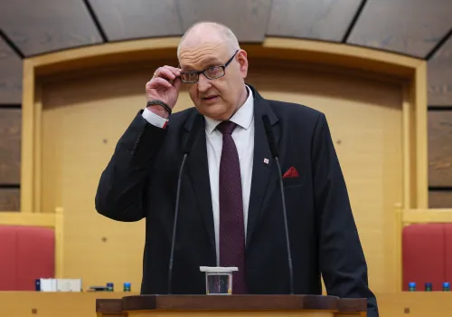 Czy Bogdan Święczkowski powinien ustąpić z TK? Wyniki sondażu mogą zaskakiwać