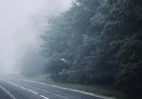 Uwaga na drogach! Będą gęste mgły i mżawka