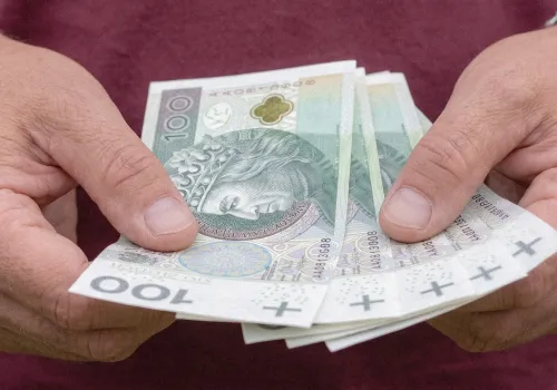 ZUS przyspiesza wypłaty. Dodatkowe 366 zł trafi na konta bez wniosków