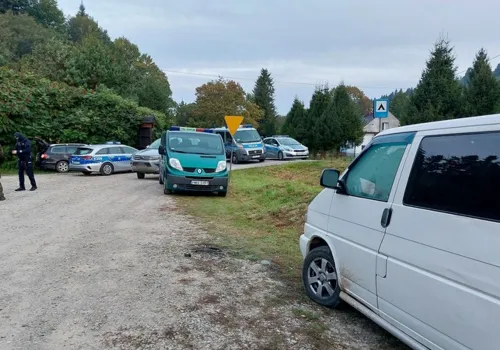 Setki rumuńskich grzybiarzy ruszyły do polskich lasów. Policja i strażnicy przeprowadzili dużą akcję