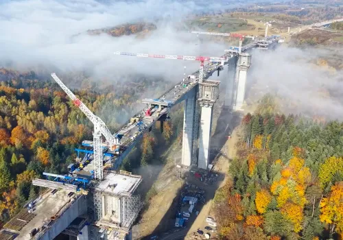 Tak wygląda najwyższa estakada w Polsce. Imponujące nagranie z budowy S19 na Podkarpaciu