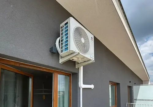 Skarżyła się na klimatyzator przy oknach. Spór trafił do sądu