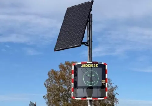Bezpieczniej w Barankowie. Solarny wyświetlacz prędkości już działa