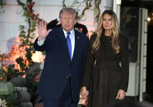 Halloween w Białym Domu. Melania Trump postawiła na jesienną klasykę