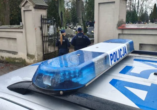Koniec z korkami przy piotrkowskich cmentarzach? Od godziny 15:00 wchodzi w życie nowa organizacja ruchu