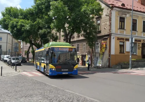 Dodatkowe autobusy i darmowe przejazdy w okresie Wszystkich Świętych