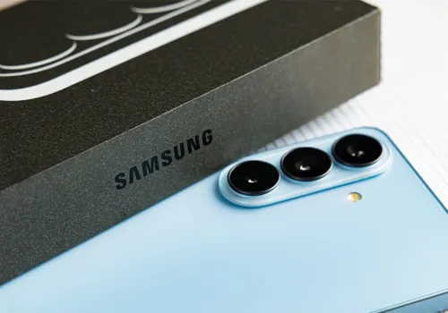 Szykuje się potężna zmiana w Galaxy S27. I powrót dziwnego składaka