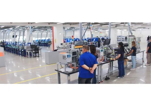 Samtec testuje połączenia 448 Gb/s dla infrastruktury AI