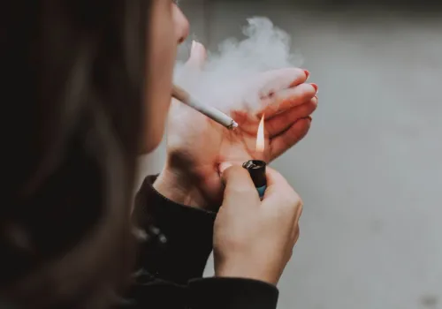 Jaki odsetek Polaków pali papierosy według najnowszych badań?