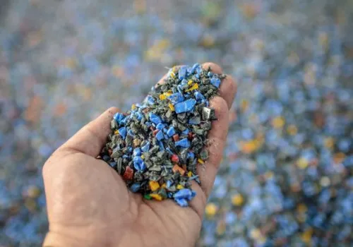 Prof. Plichta: plastik może zniknąć nam z oczu, ale nadal pozostać w środowisku