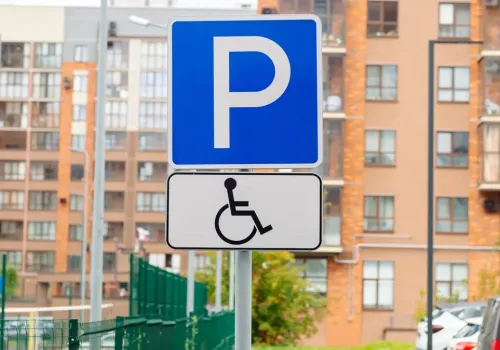 Karta parkingowa w 2027 r. Nowe zasady dla osób z niepełnosprawnością i ich opiekunów