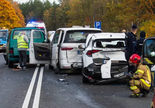Wypadek na DK27. Cztery auta rozbite. Droga całkowicie zablokowana (ZDJĘCIA)