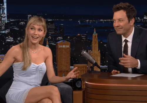 Jimmy Fallon śpiewa „Sto lat” po polsku w „The Tonight Show”